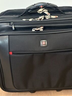 SwissGear Wenger Patriot II Rolling Laptop Case Carry-On